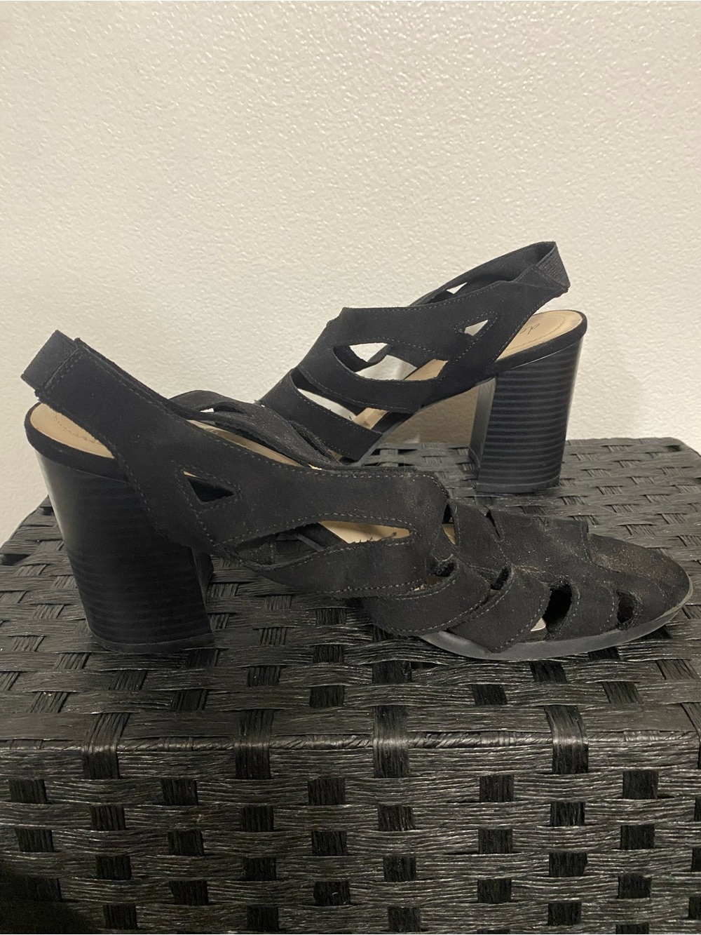 dexflex comfort Black Cutout Block Heel Sandals